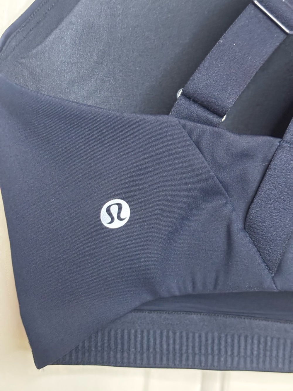 EUC LULULEMON Women's Navy Blue Cross-Back Sports Bra size 34DD - Picture 4 of 7